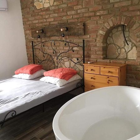 Cuki Apartmanok Dombóvár 外观 照片